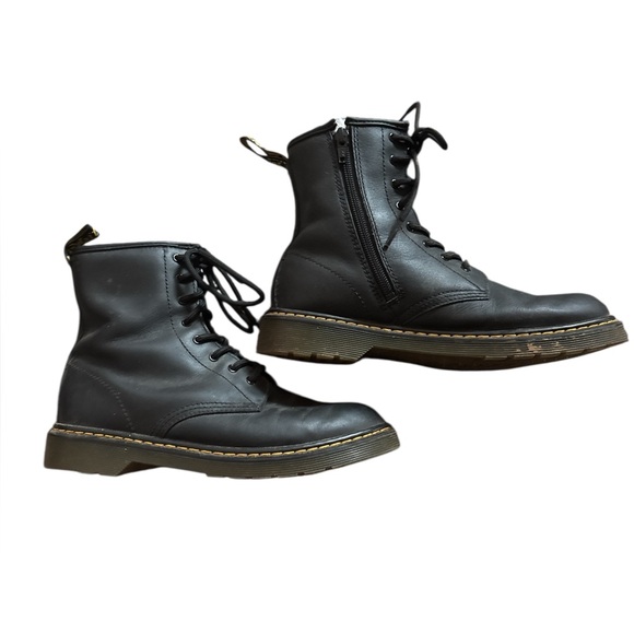 Dr. Martens Black Leather Lace-Up Boots Mens Size 6 or Womens Size 7 Equivalent